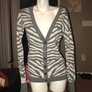 EXPRESS GORGEOUS GREY& WHITE ZEBRA SWEATER